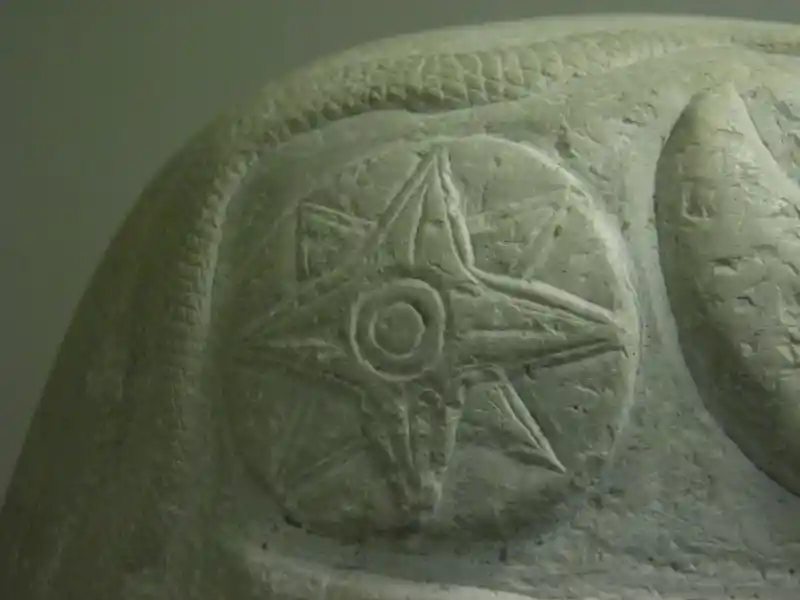 Solar disc with two four-point stars on a Babylonian boundary stone